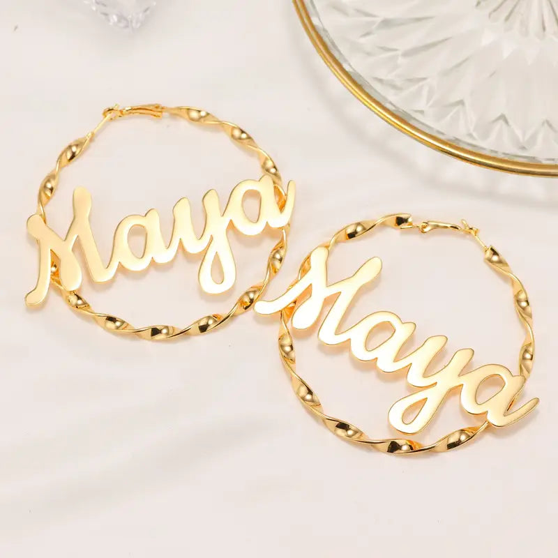 ARETES HOOPS ENTORCHADO CON NOMBRE