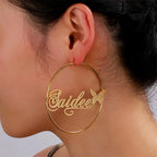 ARETES HOOPS CON NOMBRE Y MARIPOSAS