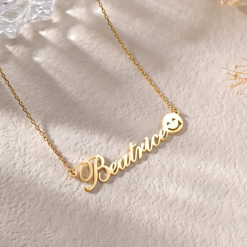 COLLAR CON NOMBRE CON CARITA FELIZ