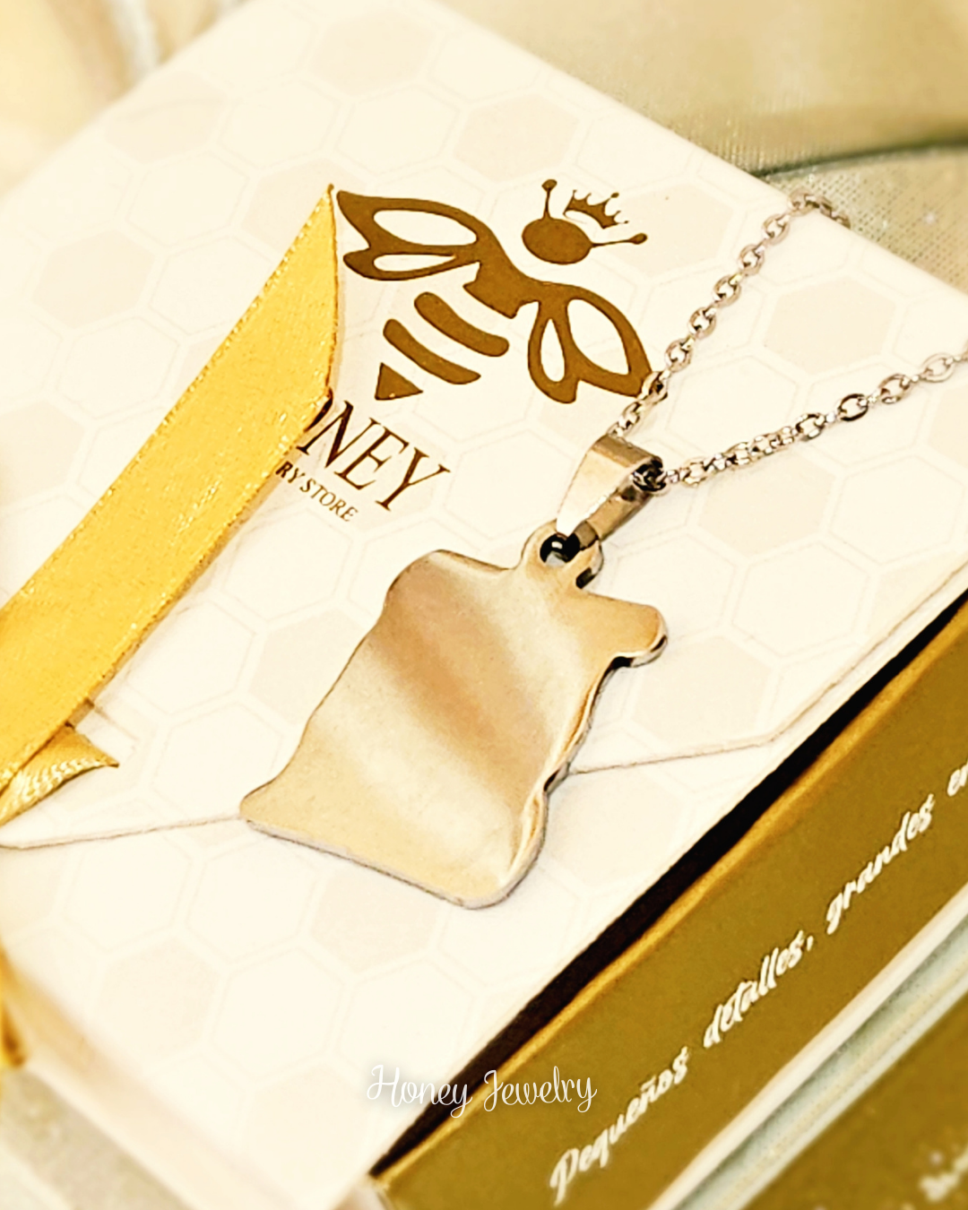 COLLAR PLACA PERGAMINO